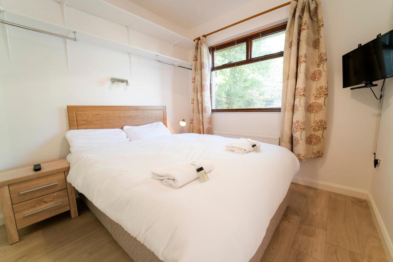 Charming City Centre Guest House กัลเวย์ ภายนอก รูปภาพ