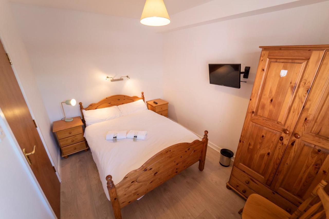 Charming City Centre Guest House กัลเวย์ ภายนอก รูปภาพ