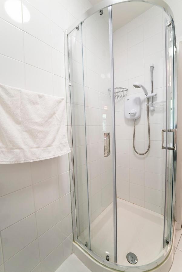 Charming City Centre Guest House กัลเวย์ ภายนอก รูปภาพ