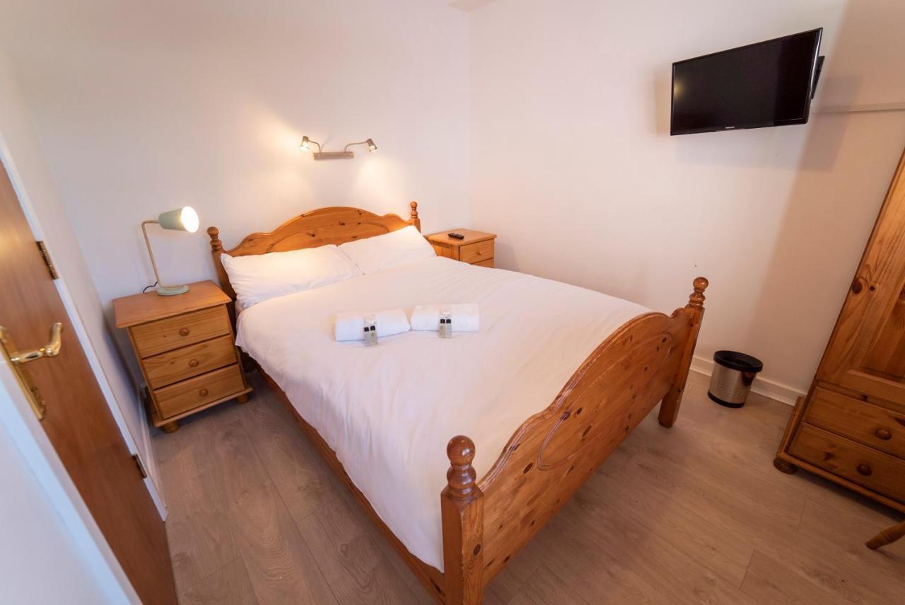 Charming City Centre Guest House กัลเวย์ ภายนอก รูปภาพ