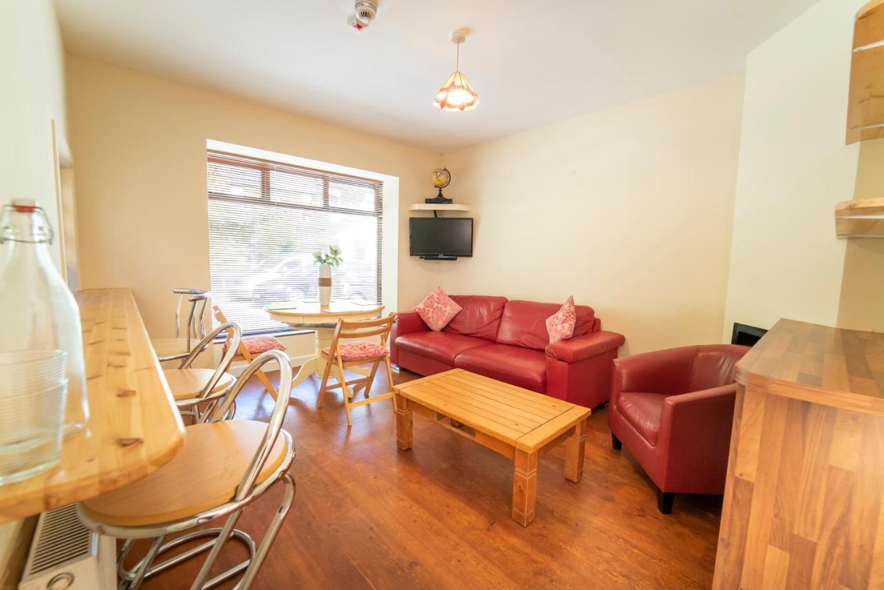 Charming City Centre Guest House กัลเวย์ ภายนอก รูปภาพ